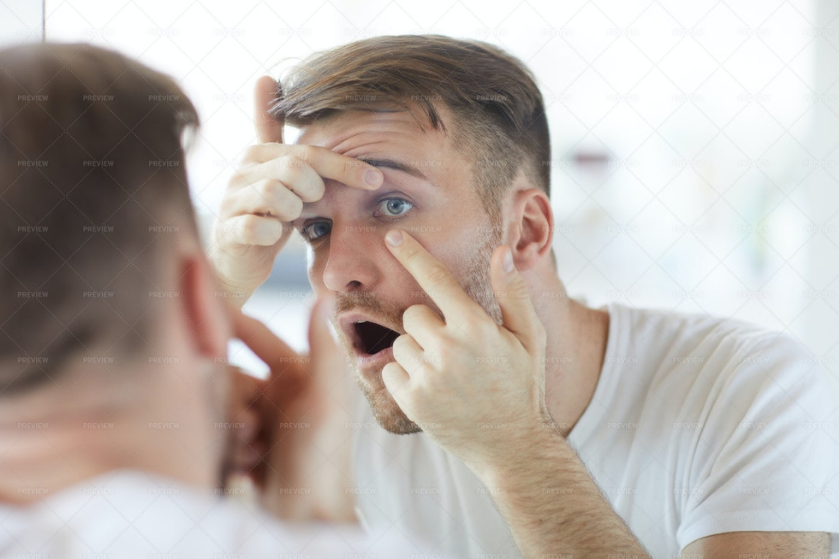 Pitzer Freshman Loses Contact Lens, Sends ISO on StudentTalk